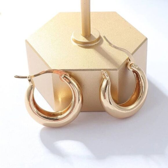Sunshine Accessories Jewelry - 7/$35 MINIMALIST GOLD HOOP EARRINGS